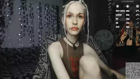 Snapshot of say_mary chatting on 07/23/26, 11:41 pronoun she. name Mary. age 21. online show from 07/23/26, 11:41
