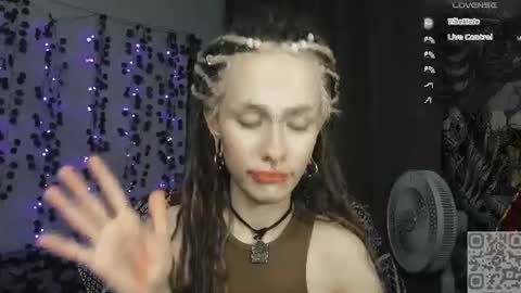 Snapshot of say_mary chatting on 07/26/26, 08:27 pronoun she. name Mary. age 21. online show from 07/26/26, 08:27