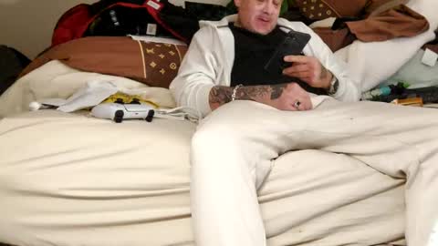 sayhi2mylilguy online show from 02/11/25, 04:33