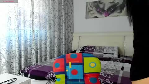 Snapshot of sayyouwantme1 chatting on 01/18/25, 01:08 Mikyyy online show from 01/18/25, 01:08