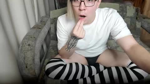 Snapshot of scandark chatting on 01/06/25, 11:29 scandark online show from 01/06/25, 11:29