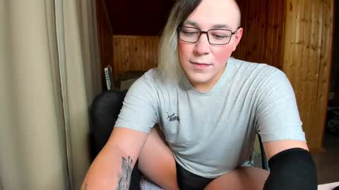 Snapshot of scandark chatting on 03/03/25, 11:44 scandark online show from 03/03/25, 11:44