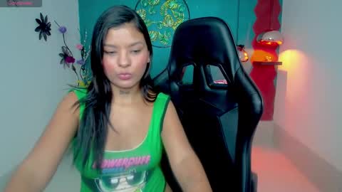 Snapshot of scandarkmarie chatting on 11/05/25, 06:30 Marie online show from 11/05/25, 06:30