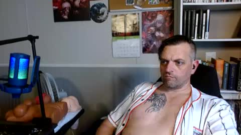 Snapshot of scarecrow2wm chatting on 06/17/26, 01:45 Kent Clark online show from 06/17/26, 01:45