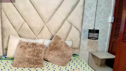 Snapshot of scarlat_rose chatting on 06/15/26, 03:03 scarlat_rose online show from 06/15/26, 03:03
