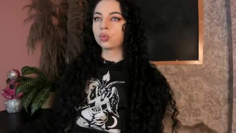 Snapshot of scarlattaa_desire chatting on 05/05/26, 03:25 SCARLATTA DESIRE online show from 05/05/26, 03:25