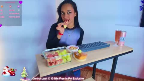 Snapshot of scarleett_ebony chatting on 11/27/25, 07:49 scarleett_ebony online show from 11/27/25, 07:49