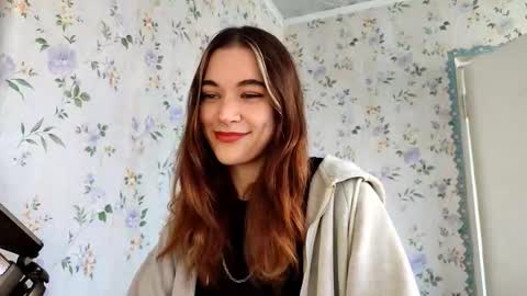 Snapshot of scarlet1flowers chatting on 09/27/25, 09:47 Kira online show from 09/27/25, 09:47