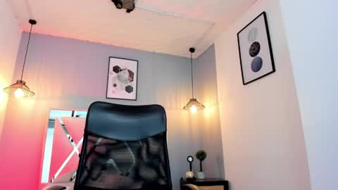 Snapshot of scarlet__69 chatting on 04/24/26, 03:31 scarlet__69 online show from 04/24/26, 03:31