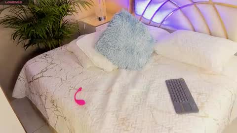 Snapshot of scarlet__hill chatting on 01/05/25, 03:22 scarlet hill online show from 01/05/25, 03:22