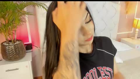 Snapshot of scarlet__hill chatting on 02/28/25, 02:09 scarlet hill online show from 02/28/25, 02:09