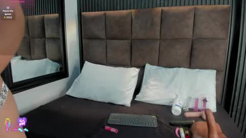 Snapshot of scarlet__love__ chatting on 05/29/26, 11:30 scarlet__love__ online show from 05/29/26, 11:30