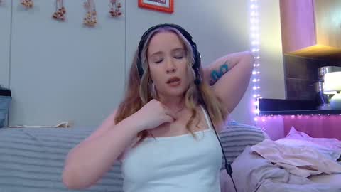 Snapshot of scarlet_carnal chatting on 03/09/25, 06:32 Scarlet Carnal - online show from 03/09/25, 06:32