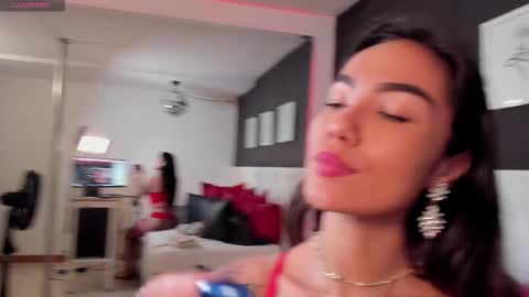 Snapshot of scarlet_castro chatting on 09/19/25, 05:46 Scarlet online show from 09/19/25, 05:46