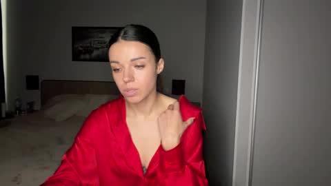 Snapshot of scarlet_daisy_ chatting on 05/29/26, 08:23 Sophie online show from 05/29/26, 08:23