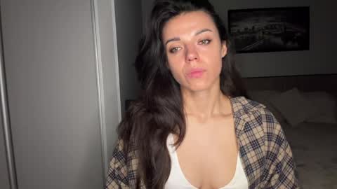 Snapshot of scarlet_daisy_ chatting on 06/04/26, 07:03 Sophie online show from 06/04/26, 07:03