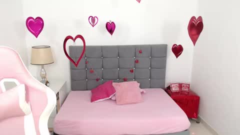 scarlet_dream10 online show from 02/18/25, 08:03