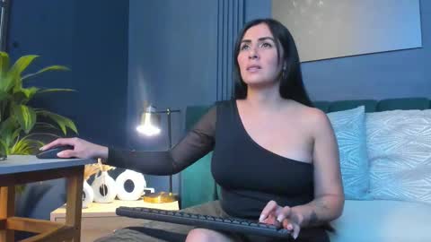 Scarlet Edwars online show from 11/24/25, 08:41