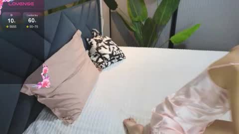 Snapshot of scarlet_ice chatting on 11/17/25, 05:13 scarlet_ice online show from 11/17/25, 05:13