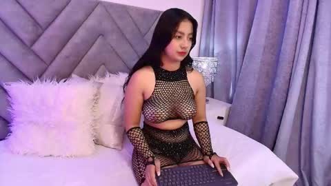 Snapshot of scarlet_queen7 chatting on 05/04/26, 06:37 scarlet_queen7 online show from 05/04/26, 06:37