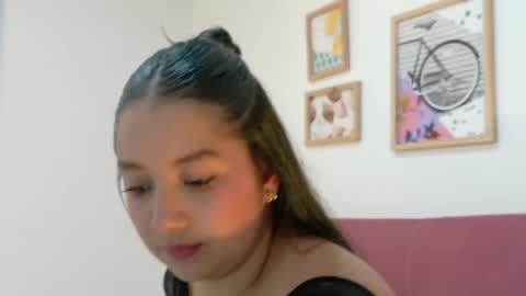 Snapshot of scarlet_queen7 chatting on 05/28/26, 04:15 scarlet_queen7 online show from 05/28/26, 04:15