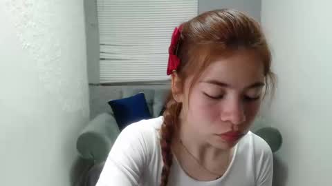 scarlet_redhead online show from 10/17/25, 12:52
