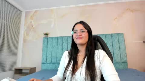 Scarlet  online show from 03/04/25, 05:45