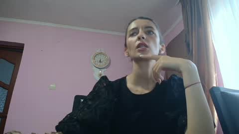 Snapshot of scarlet_rosse chatting on 05/28/26, 03:42 Scarlet online show from 05/28/26, 03:42