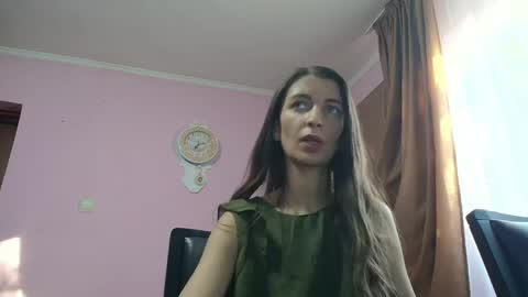 Snapshot of scarlet_rosse chatting on 05/31/26, 04:25 Scarlet online show from 05/31/26, 04:25