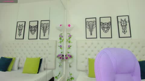 Snapshot of scarlet_stan22 chatting on 12/30/24, 12:31 Isa online show from 12/30/24, 12:31