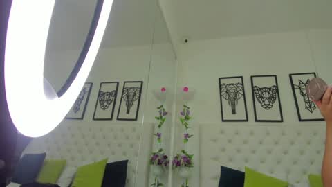 Snapshot of scarlet_stan22 chatting on 01/09/25, 11:14 Isa online show from 01/09/25, 11:14