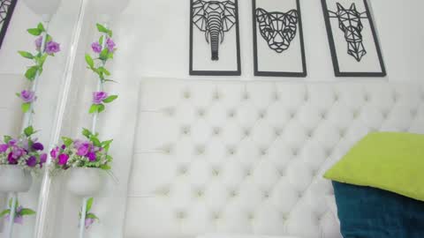 Snapshot of scarlet_stan22 chatting on 01/09/25, 05:22 Isa online show from 01/09/25, 05:22