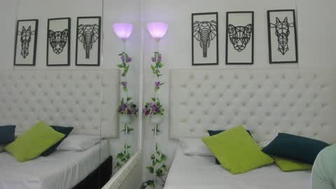 Snapshot of scarlet_stan22 chatting on 01/14/25, 10:48 Isa online show from 01/14/25, 10:48