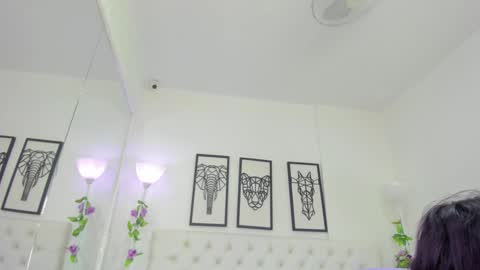 Snapshot of scarlet_stan22 chatting on 01/19/25, 11:12 Isa online show from 01/19/25, 11:12