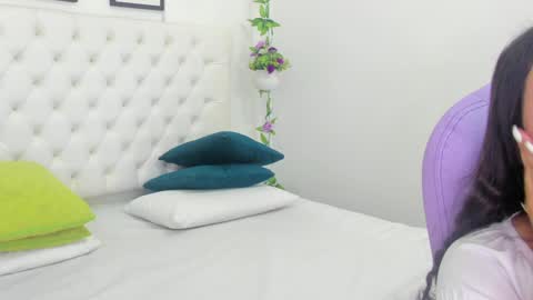 Snapshot of scarlet_stan22 chatting on 01/24/25, 11:04 Isa online show from 01/24/25, 11:04