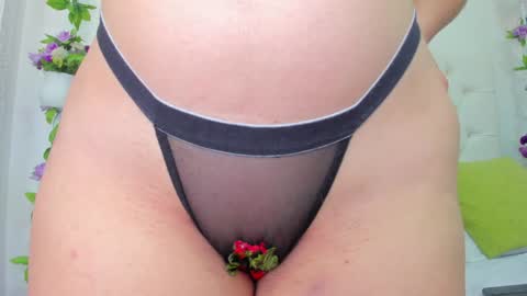 Snapshot of scarlet_stan22 chatting on 02/05/25, 01:54 Isa online show from 02/05/25, 01:54