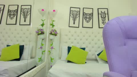 Snapshot of scarlet_stan22 chatting on 03/10/25, 10:59 Isa online show from 03/10/25, 10:59