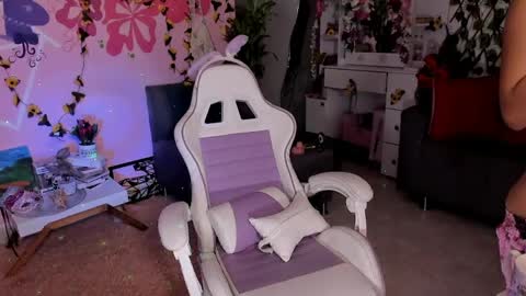 Snapshot of scarlet_villamizar chatting on 05/05/26, 04:42 SCARLET online show from 05/05/26, 04:42