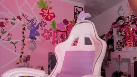 Snapshot of scarlet_villamizar chatting on 06/25/26, 05:12 SCARLET online show from 06/25/26, 05:12