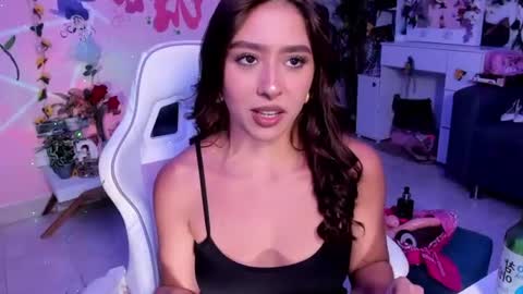 Snapshot of scarlet_villamizar chatting on 07/18/26, 04:27 SCARLET online show from 07/18/26, 04:27