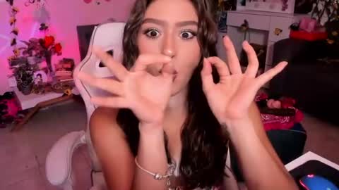 Snapshot of scarlet_villamizar chatting on 07/21/26, 04:15 SCARLET online show from 07/21/26, 04:15