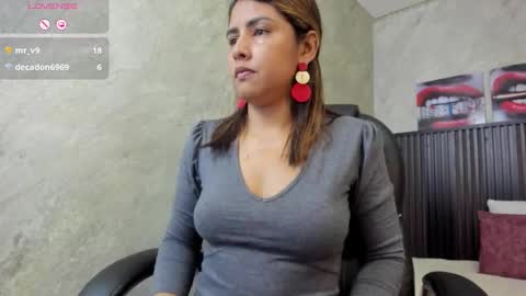 Snapshot of scarletbaker__ chatting on 11/27/25, 01:57 Scarlet online show from 11/27/25, 01:57