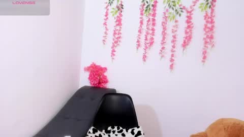 Snapshot of scarletbaker__ chatting on 05/09/26, 02:22 Scarlet online show from 05/09/26, 02:22