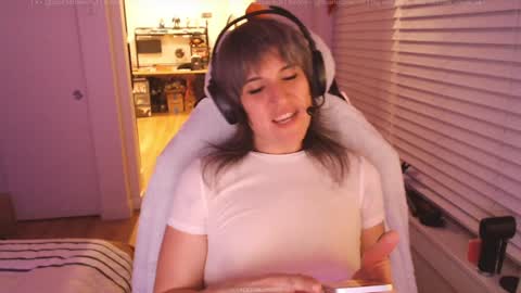 Snapshot of scarletbrainrot chatting on 12/08/24, 04:25 scarlet3 online show from 12/08/24, 04:25