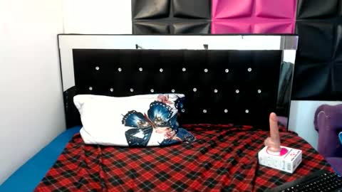 Snapshot of scarletglow1 chatting on 01/21/25, 05:51 scarletglow1 online show from 01/21/25, 05:51