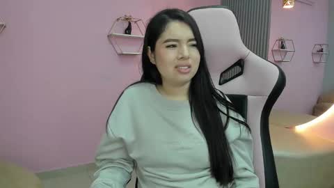 Snapshot of scarleth_kiss_ chatting on 12/15/25, 10:52 Scarleth online show from 12/15/25, 10:52