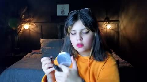 Snapshot of scarleth_shadow chatting on 09/14/25, 02:22 SCARLETH online show from 09/14/25, 02:22