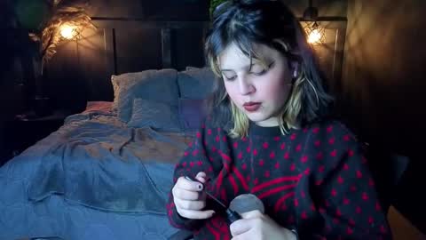 Snapshot of scarleth_shadow chatting on 09/18/25, 01:40 SCARLETH online show from 09/18/25, 01:40