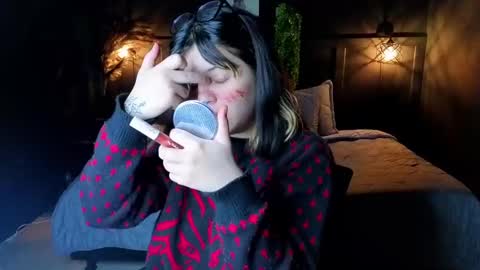 Snapshot of scarleth_shadow chatting on 09/29/25, 01:22 SCARLETH online show from 09/29/25, 01:22