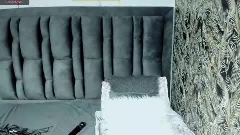 Snapshot of scarlethoot_ chatting on 10/13/25, 11:32 S C A R L E T online show from 10/13/25, 11:32